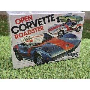 MPC Open Corvette Roadster 1/25 Scale Retro Deluxe Model Kit 3-in-1 New Sealed